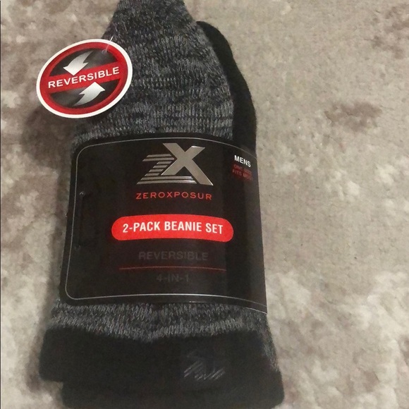 ZeroXposur Other - New reversible beanie set